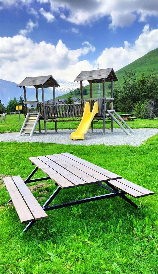 Albiez-Montrond en famille : garderies, luge, baignade et aires de jeux