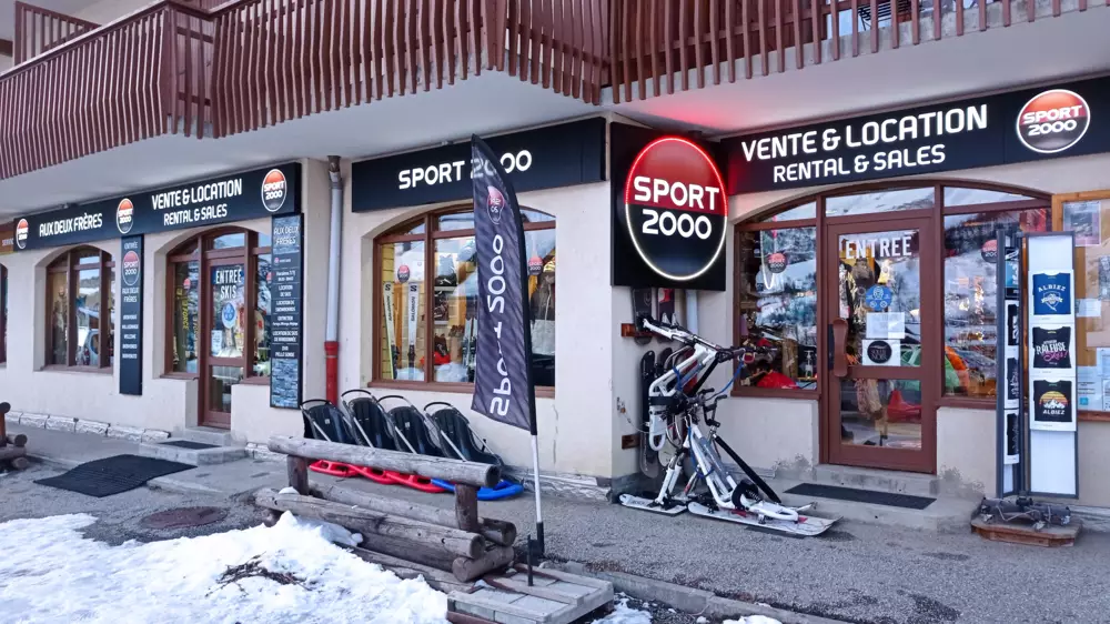 Louer ses skis à Albiez-Montrond : les quatre loueurs et comment payer moins cher